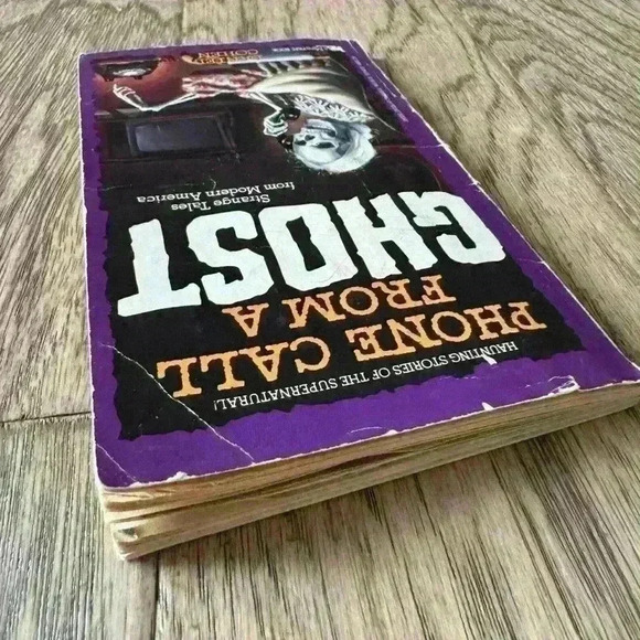 VINTAGE Phone Call from a Ghost: Strange Tales from Modern America - Book - Picture 4 of 5